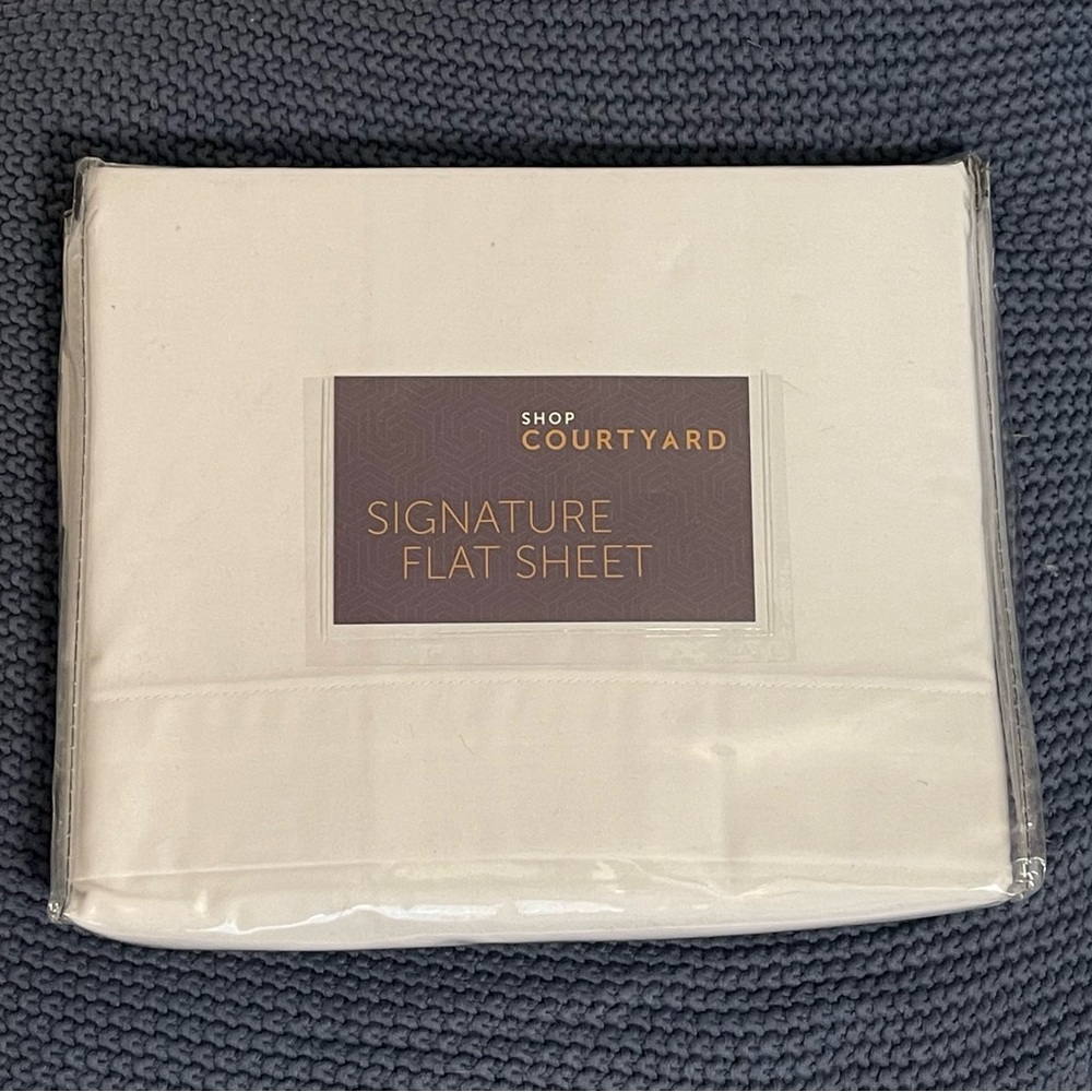 Courtyard Signature Flat Sheet